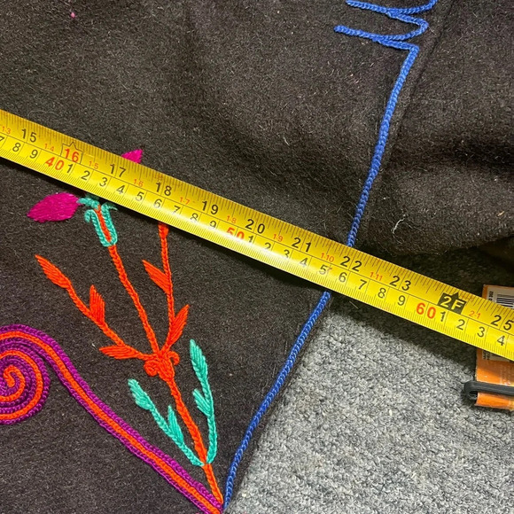 RARE Vintage 1960s Handmade Embroidered Wool Pullover Jacket - Picture 4 of 6